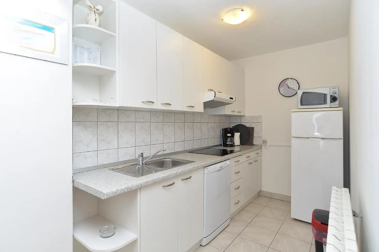 Apartments Drago 589 0*, Fazana