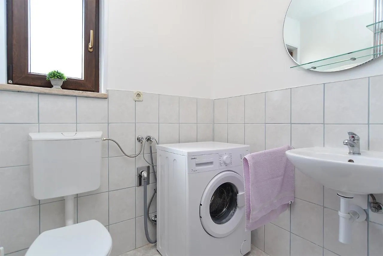 Apartments Drago 589