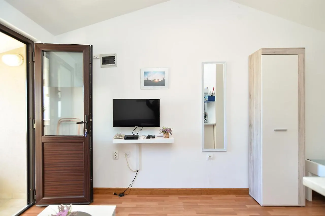 Apartments Drago 589
