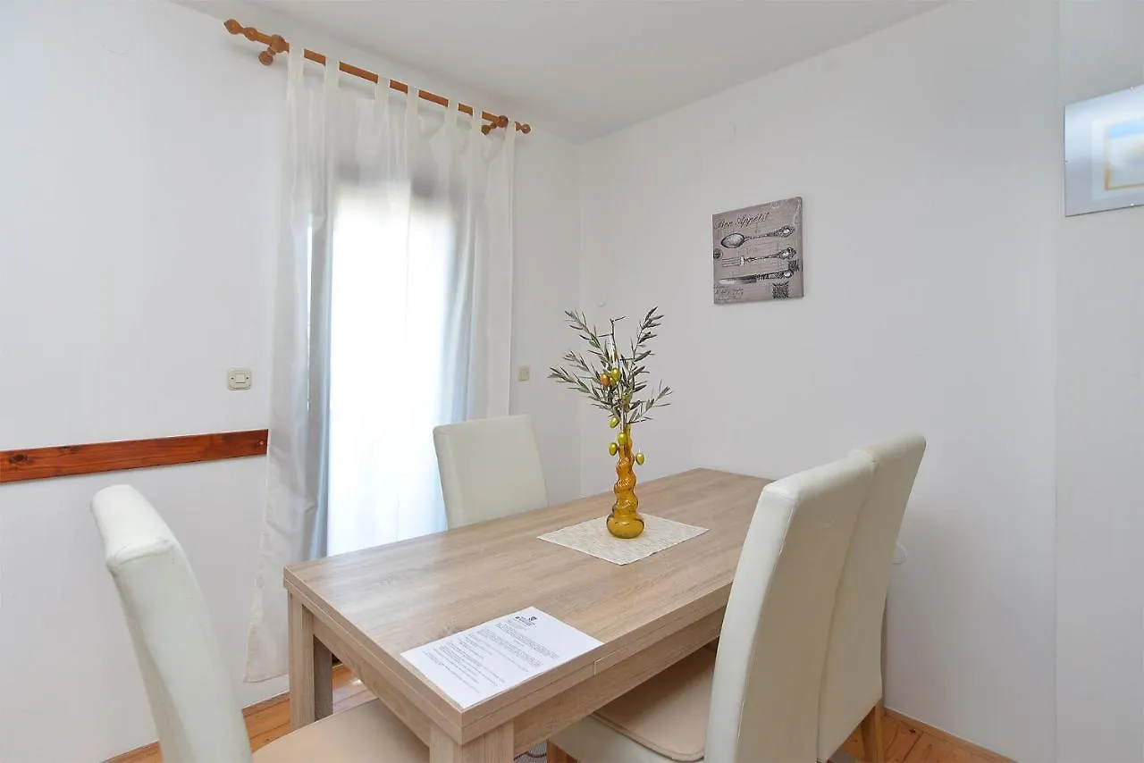 Apartments Drago 589