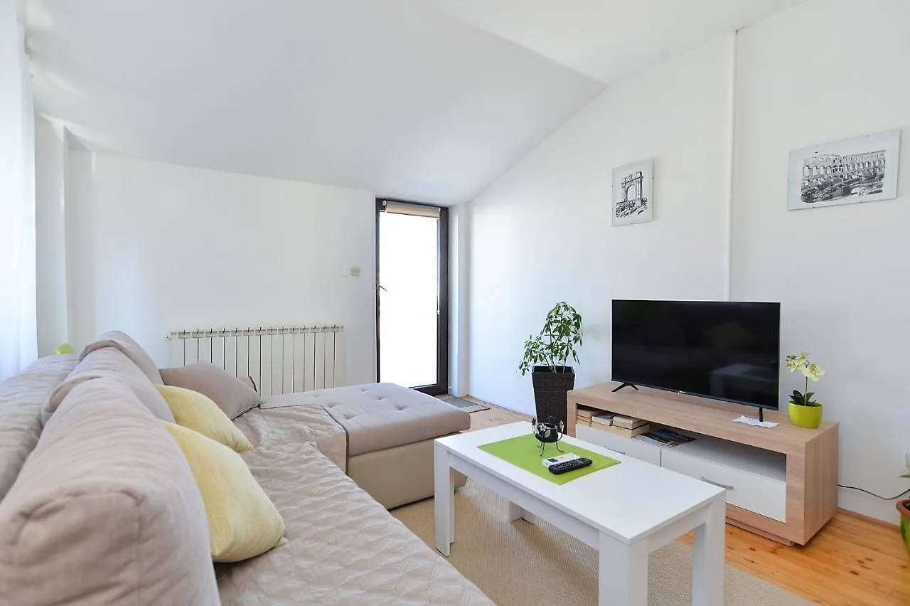 Apartments Drago 589