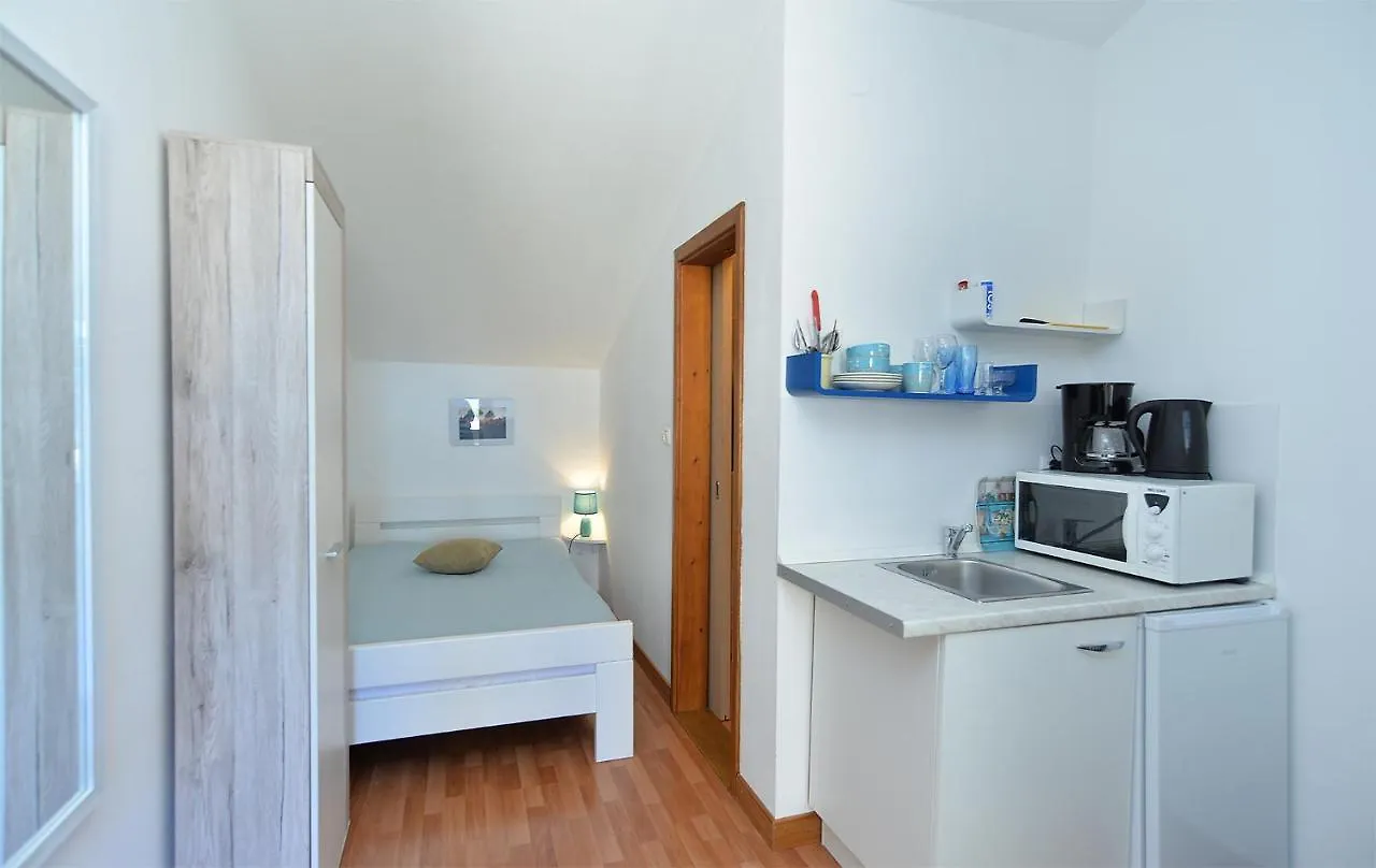 Apartments Drago 589