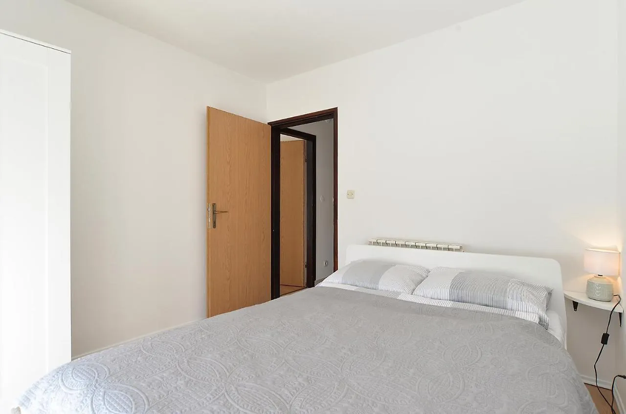 Apartments Drago 589  Fazana