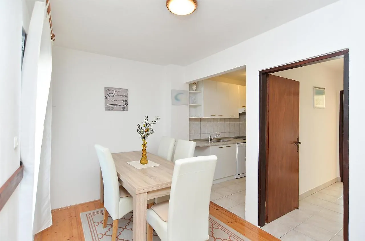 Apartments Drago 589 Fažana