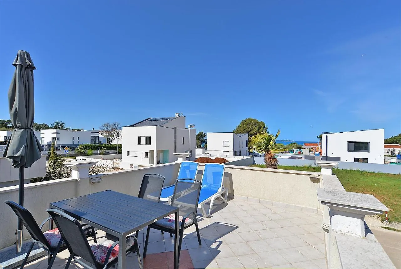 Apartments Drago 589